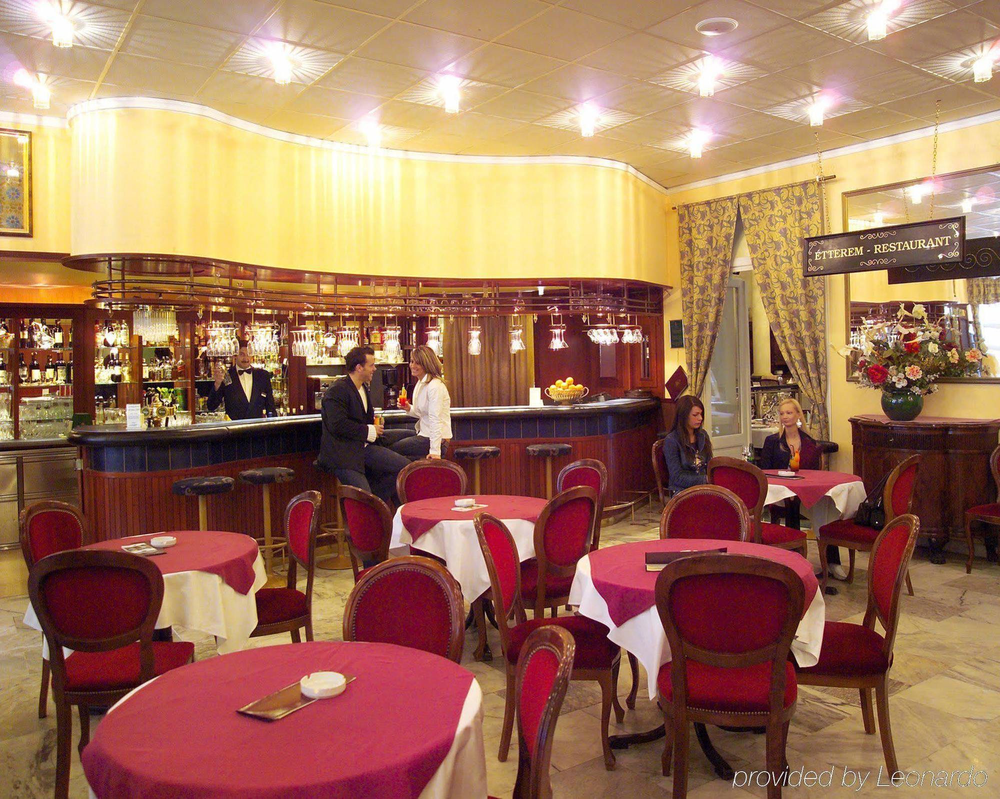 شوبرون Pannonia Hotel المطعم الصورة