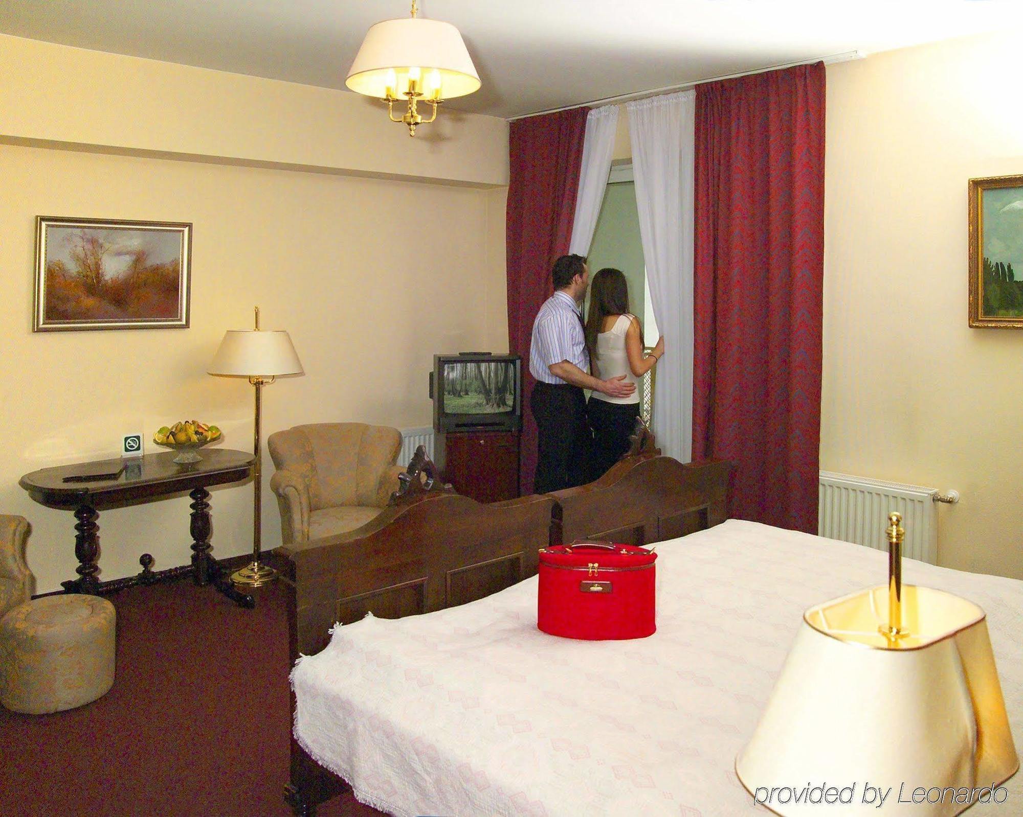 شوبرون Pannonia Hotel الغرفة الصورة