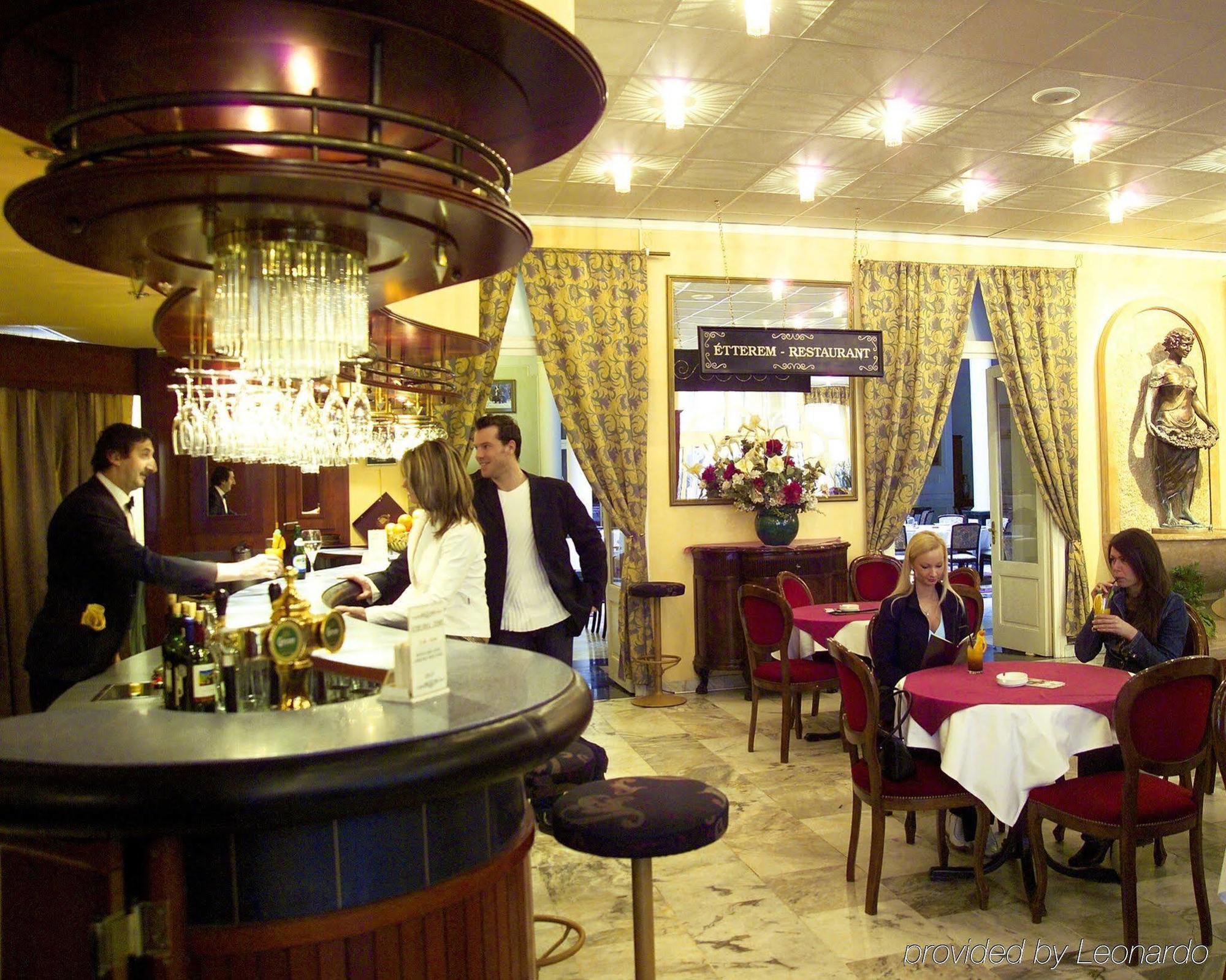 شوبرون Pannonia Hotel المطعم الصورة